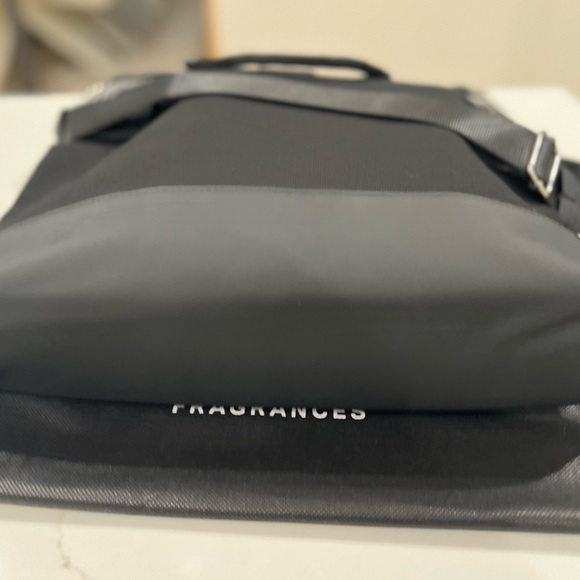 VERSACE NEW MENS BLACK PERFUME SHOULDER BAG - Picture 11 of 15